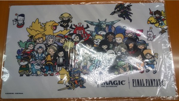 画像2: MTG マジック:ザ・ギャザリング コラボパック FINALFANTASY ラバーマット (2025年 ファイナルファンタジー ちびキャラ プレイマット じゃんけん争奪戦)#001    (2)