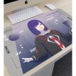 画像2:  【予約商品】  アルマビアンカ　TVアニメ『神椿市建設中。』 谷置 狸眼 マルチデスクマット 【25年11月下旬発売】 (2)