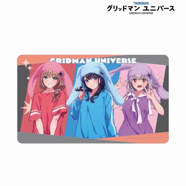 画像1:  【予約商品】  アルマビアンカ　グリッドマン ユニバース 描き下ろし 集合 うさぎの着ぐるみver. マルチデスクマット 【25年12月中旬発売】     (1)