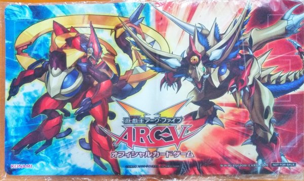 画像1: 遊戯王ARCV デュエルフィールド ラバーマット「ルーンアイズ・ペンデュラム・ドラゴン&ビーストアイズ・ペンデュラム・ドラゴン」 （未開封・買取品）#MH (1)
