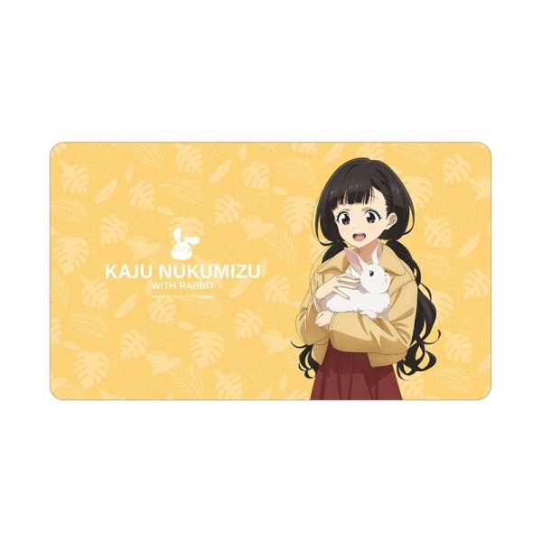 画像1:  【予約商品】  アルマビアンカ　TVアニメ『負けヒロインが多すぎる！』 描き下ろし 温水 佳樹 動物とのふれあいver. マルチデスクマット 【26年3月下旬発売】    (1)