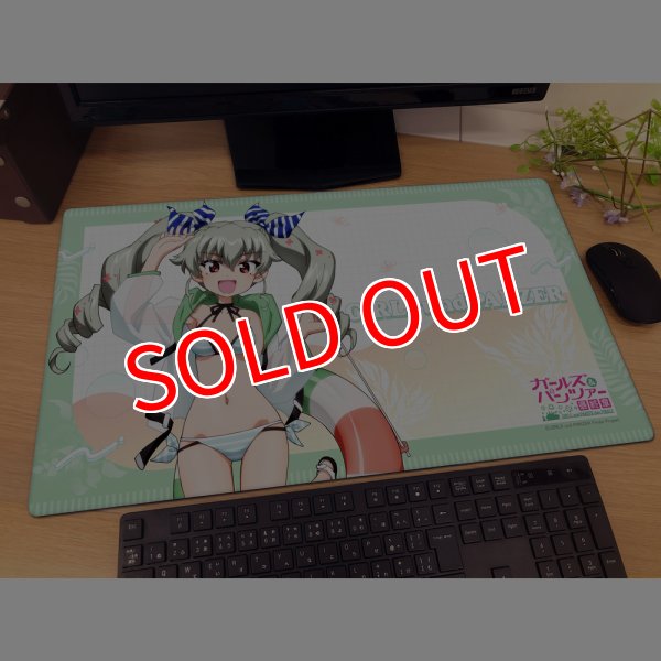 画像2:  【予約商品】  カーテン魂　ガールズ＆パンツァー 最終章　描き下ろしラバーマット（アンチョビ／リゾート水着） 【26年4月下旬発売】 (2)