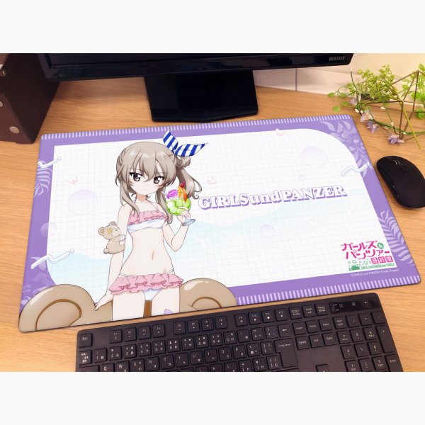 画像2:  【予約商品】  カーテン魂　ガールズ＆パンツァー 最終章　描き下ろしラバーマット（島田愛里寿／リゾート水着） 【26年4月下旬発売】 (2)