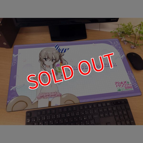 画像2:  【予約商品】  カーテン魂　ガールズ＆パンツァー 最終章　描き下ろしラバーマット（島田愛里寿／リゾート水着） 【26年4月下旬発売】 (2)