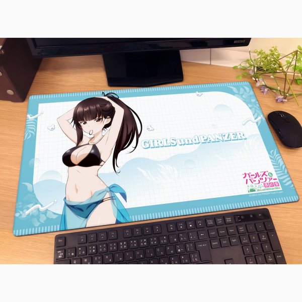 画像2:  【予約商品】  カーテン魂　ガールズ＆パンツァー 最終章　描き下ろしラバーマット（西住しほ／リゾート水着） 【26年4月下旬発売】 (2)