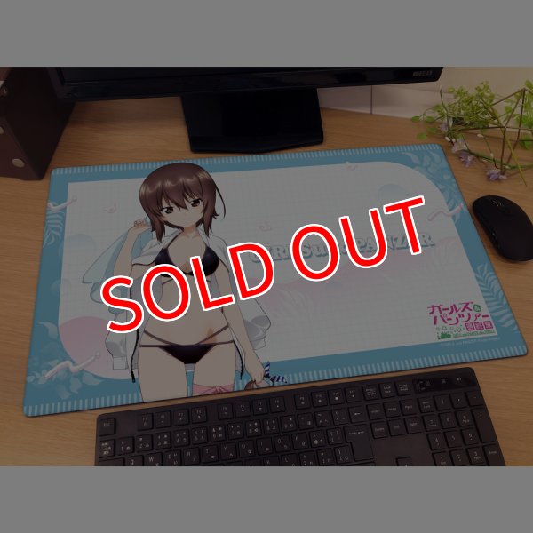 画像2:  【予約商品】  カーテン魂　ガールズ＆パンツァー 最終章　描き下ろしラバーマット（西住まほ／リゾート水着） 【26年4月下旬発売】 (2)