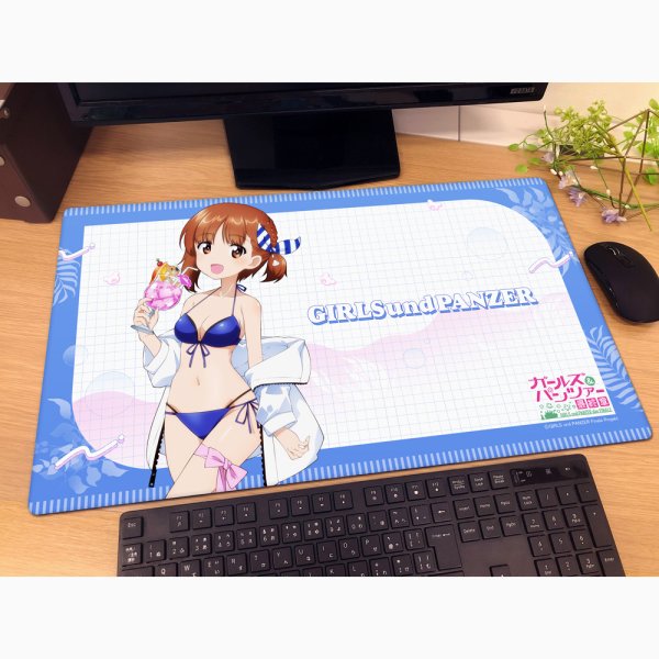 画像2:  【予約商品】  カーテン魂　ガールズ＆パンツァー 最終章　描き下ろしラバーマット（西住みほ／リゾート水着） 【26年4月下旬発売】 (2)