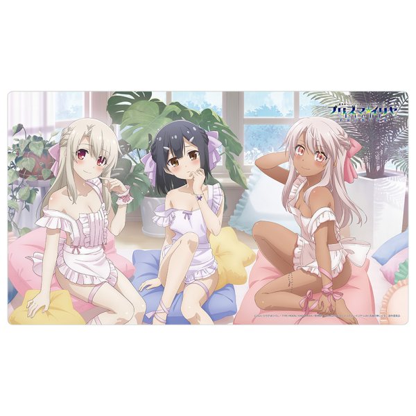 画像1:  【予約商品】  カーテン魂　劇場版「Fate/kaleid liner プリズマ☆イリヤ Licht 名前の無い少女」描き下ろしラバーマット（イリヤ＆美遊＆クロエ／エプロン） 【26年5月中旬発売】    (1)