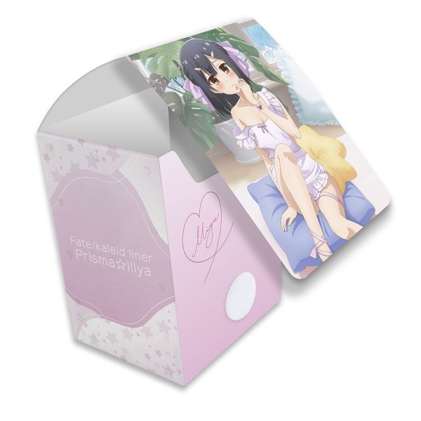 画像1:  【予約商品】  カーテン魂　劇場版「Fate/kaleid liner プリズマ☆イリヤ Licht 名前の無い少女」　描き下ろしデッキケース（美遊／エプロン） 【26年5月下旬発売】    (1)