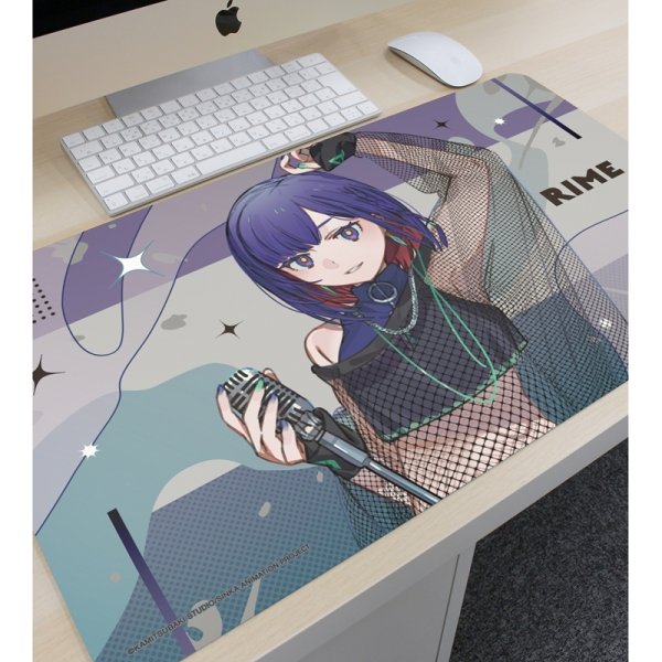 画像3:  【予約商品】  アルマビアンカ　TVアニメ『神椿市建設中。』 谷置 狸眼 カジュアルロックver. マルチデスクマット 【26年5月中旬発売】 (3)