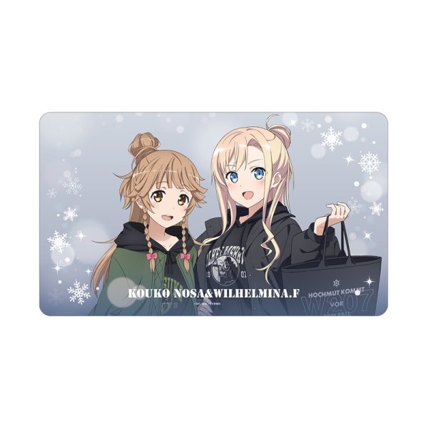 画像1:  【予約商品】  アルマビアンカ　劇場版 ハイスクール・フリート 描き下ろし 納沙 幸子＆ヴィルヘルミーナ デート私服ver. マルチデスクマット ver.A 【26年6月中旬発売】 (1)