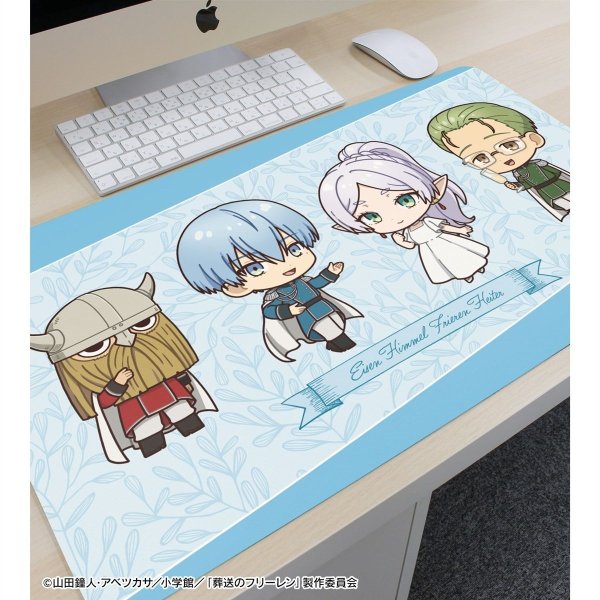 画像3:  【予約商品】  アルマビアンカ　『葬送のフリーレン』 勇者一行 ちびキャラ 社交界ver. マルチデスクマット 【26年6月中旬発売】 (3)