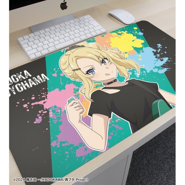 画像3:  【予約商品】  アルマビアンカ　「青春ブタ野郎」シリーズ 描き下ろし 豊浜のどか ギター演奏ver. マルチデスクマット 【26年7月中旬発売】 (3)