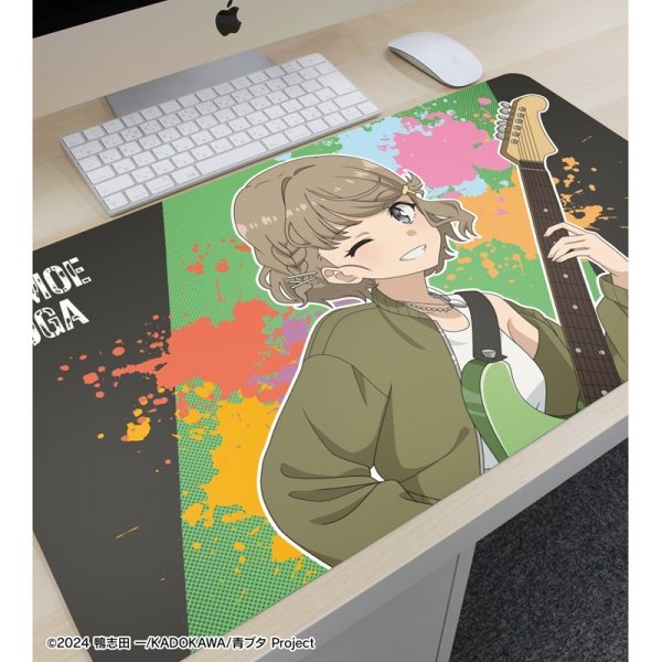 画像3:  【予約商品】  アルマビアンカ　「青春ブタ野郎」シリーズ 描き下ろし 古賀朋絵 ギター演奏ver. マルチデスクマット 【26年7月中旬発売】 (3)