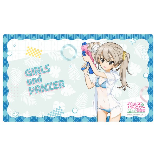 画像1:  【予約商品】  カーテン魂　ガールズ＆パンツァー 最終章　描き下ろしラバーマット（島田愛里寿／水鉄砲 日焼けVer.） 【26年8月下旬発売】 (1)