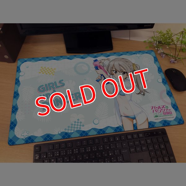 画像2:  【予約商品】  カーテン魂　ガールズ＆パンツァー 最終章　描き下ろしラバーマット（島田愛里寿／水鉄砲 日焼けVer.） 【26年8月下旬発売】 (2)