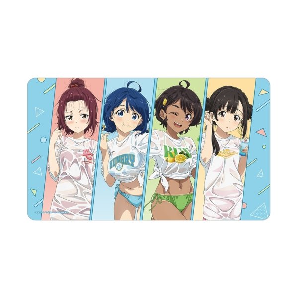 画像1:  【予約商品】  アルマビアンカ　TVアニメ『負けヒロインが多すぎる！』 描き下ろし 集合 ビーチデートver. マルチデスクマット 【26年8月下旬発売】 (1)