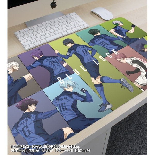 画像3:  【予約商品】  アルマビアンカ　TVアニメ『ブルーロック』 描き下ろし 集合 戦う背中×雨ver. マルチデスクマット 【26年9月中旬発売】 (3)