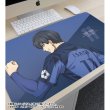 画像3:  【予約商品】  アルマビアンカ　TVアニメ『ブルーロック』 描き下ろし 潔 世一 戦う背中×雨ver. マルチデスクマット 【26年9月中旬発売】 (3)
