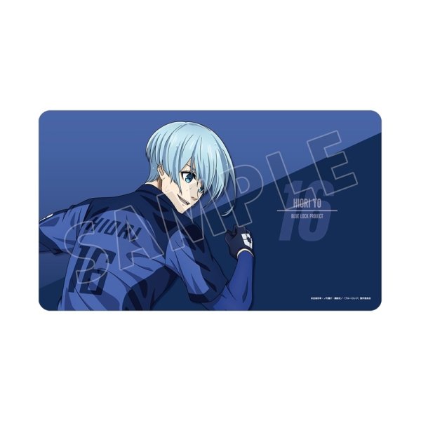 画像1:  【予約商品】  アルマビアンカ　TVアニメ『ブルーロック』 描き下ろし 氷織 羊 戦う背中×雨ver. マルチデスクマット 【26年9月中旬発売】 (1)