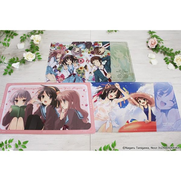 画像4:  【予約商品】  シーズナルプランツ　『涼宮ハルヒシリーズ』 デスクマット【SOS団】 【26年9月発売】 (4)