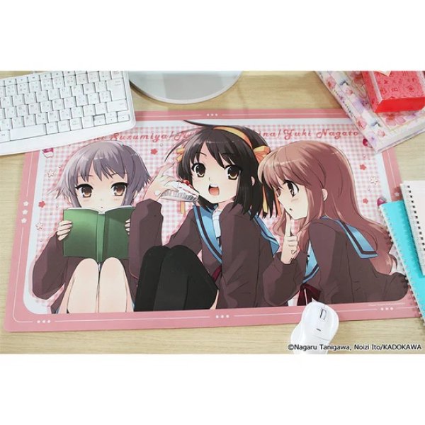 画像3:  【予約商品】  シーズナルプランツ　『涼宮ハルヒシリーズ』 デスクマット【ハルヒ＆みくる＆有希】 【26年9月発売】 (3)