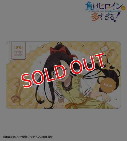 画像2:  【予約商品】  アルマビアンカ　TVアニメ『負けヒロインが多すぎる！』 描き下ろし 温水 佳樹 制服エプロンver. マルチデスクマット 【26年9月下旬発売】 (2)