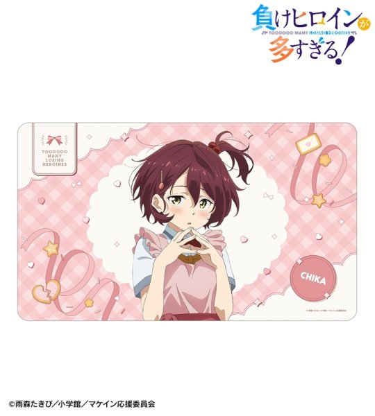 画像2:  【予約商品】  アルマビアンカ　TVアニメ『負けヒロインが多すぎる！』 描き下ろし 小鞠 知花 制服エプロンver. マルチデスクマット 【26年9月下旬発売】 (2)