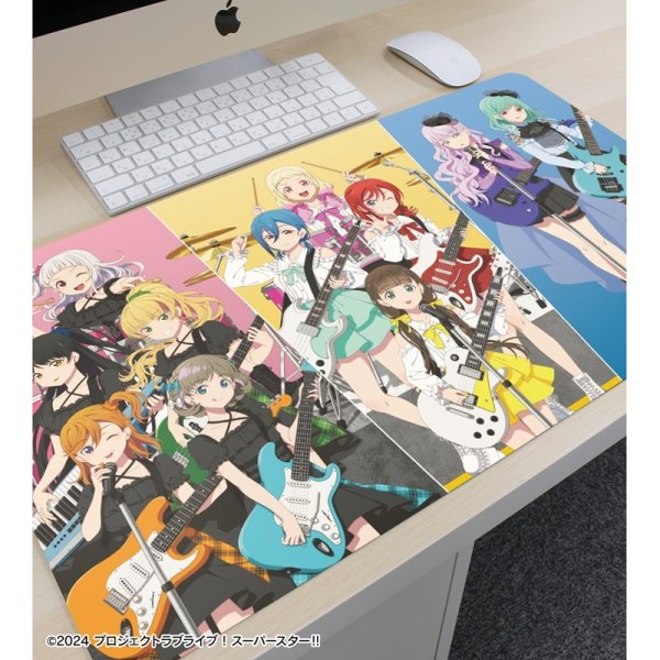 画像3:  【予約商品】  アルマビアンカ　ラブライブ！スーパースター!!　描き下ろし 集合 バンドver. マルチデスクマット 【26年10月中旬発売】 (3)