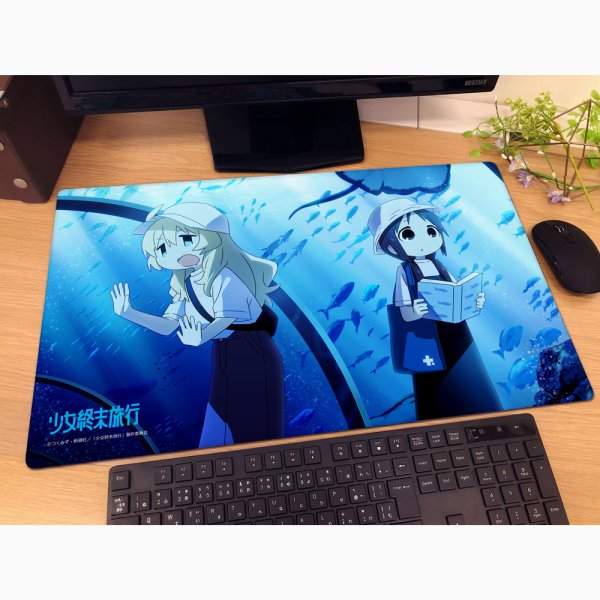 画像2:  【予約商品】  カーテン魂　少女終末旅行 描き下ろしラバーマット（水族館） 【26年11月上旬発売】 (2)