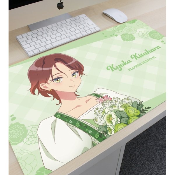 画像3:  【予約商品】  アルマビアンカ　前橋ウィッチーズ 描き下ろし 北原キョウカ 花祭りver. マルチデスクマット 【26年11月上旬発売】 (3)
