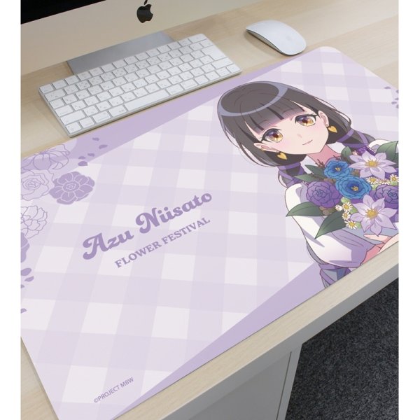 画像3:  【予約商品】  アルマビアンカ　前橋ウィッチーズ 描き下ろし 新里アズ 花祭りver. マルチデスクマット 【26年11月上旬発売】 (3)