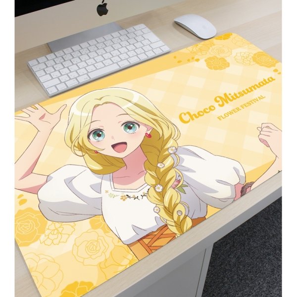 画像3:  【予約商品】  アルマビアンカ　前橋ウィッチーズ 描き下ろし 三俣チョコ 花祭りver. マルチデスクマット 【26年11月上旬発売】 (3)