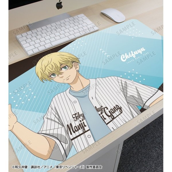 画像3:  【予約商品】  アルマビアンカ　TVアニメ『東京リベンジャーズ』 描き下ろし 松野 千冬 ベースボールシャツver. マルチデスクマット 【26年12月上旬発売】 (3)