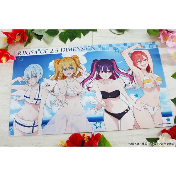 画像2:  【予約商品】  シーズナルプランツ　TVアニメ「2.5次元の誘惑」描き下ろし デスクマット【水着ver.】 【26年11月発売】 (2)