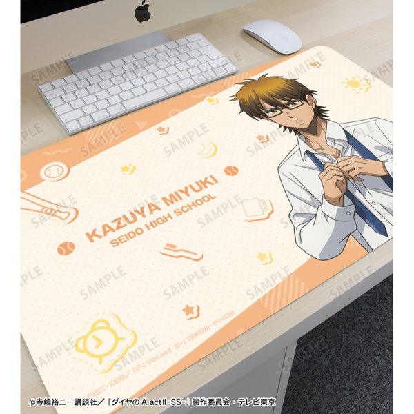画像3:  【予約商品】  アルマビアンカ　TVアニメ『ダイヤのA actII -Second Season-』 描き下ろし 御幸 一也 朝の支度ver. マルチデスクマット 【26年12月上旬発売】 (3)