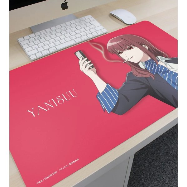 画像3:  【予約商品】  アルマビアンカ　TVアニメ「スーパーの裏でヤニ吸うふたり」 描き下ろし 田山 if ふたりが同じ職場だったらver. マルチデスクマット 【26年12月中旬発売】 (3)