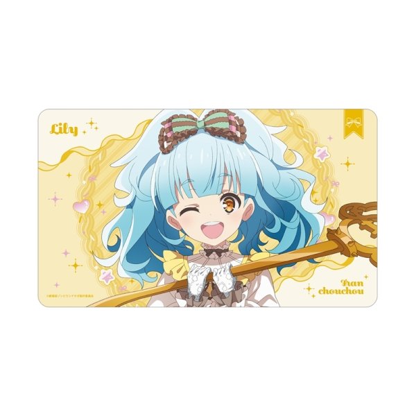 画像1:  【予約商品】  アルマビアンカ　劇場版『ゾンビランドサガ ゆめぎんがパラダイス』 描き下ろし 星川 リリィ お座りケーキver. マルチデスクマット 【27年1月中旬発売】    (1)