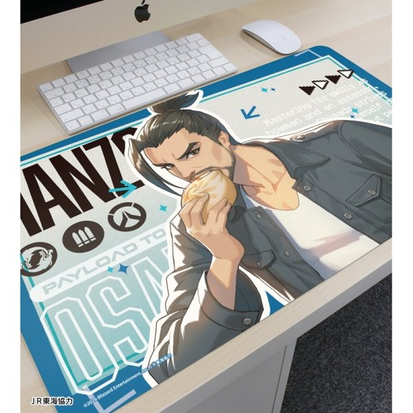 画像3:  【予約商品】  アルマビアンカ　オーバーウォッチ 描き下ろし ハンゾー 旅行ver. マルチデスクマット 【27年2月上旬発売】    (3)