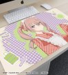 画像3:  【予約商品】  アルマビアンカ　TVアニメ「その着せ替え人形は恋をする」Season 2 描き下ろし 乾 紗寿叶 ウェイター風ver. マルチデスクマット 【27年1月中旬発売】    (3)