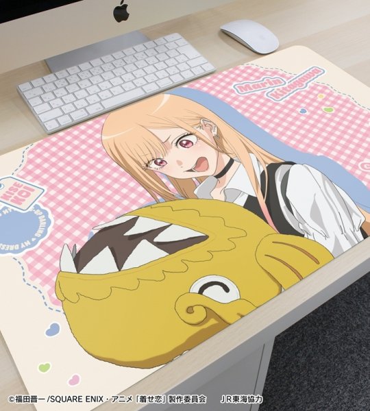 画像3:  【予約商品】  アルマビアンカ　TVアニメ「その着せ替え人形は恋をする」Season 2 描き下ろし 喜多川 海夢 クレーンゲームver. マルチデスクマット 【27年1月中旬発売】    (3)