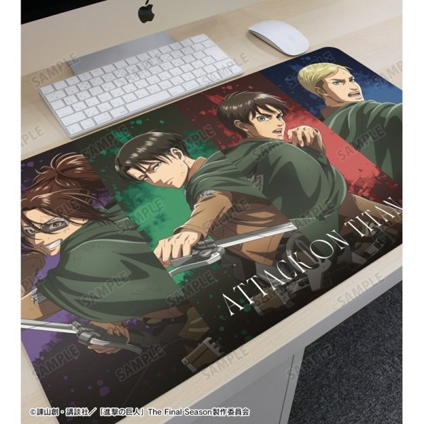 画像3:  【予約商品】  アルマビアンカ　TVアニメ『進撃の巨人』 描き下ろし 集合 戦う背中ver. 第2弾 マルチデスクマット 【27年1月下旬発売】    (3)