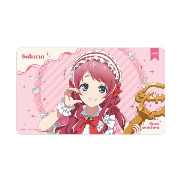 画像1:  【予約商品】  アルマビアンカ　劇場版『ゾンビランドサガ ゆめぎんがパラダイス』 描き下ろし 源 さくら お座りケーキver. マルチデスクマット 【27年1月中旬発売】    (1)