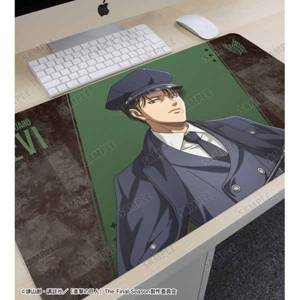 画像3:  【予約商品】  アルマビアンカ　TVアニメ『進撃の巨人』 描き下ろし リヴァイ 看守ver. マルチデスクマット 【27年1月下旬発売】 (3)
