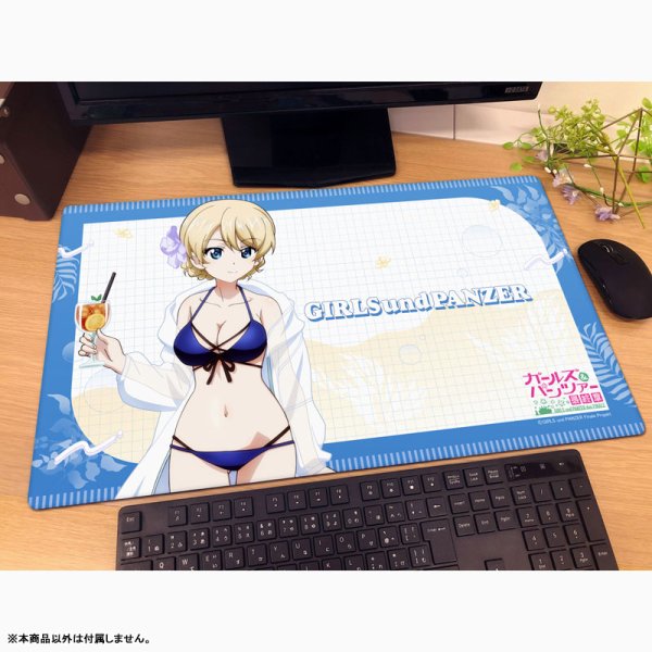 画像2:  【再販予約商品】  カーテン魂　[ガールズ＆パンツァー 最終章]描き下ろしラバーマット（ダージリン／リゾート水着） 【27年2月中旬再販】    (2)