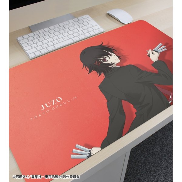画像3:  【予約商品】  アルマビアンカ　TVアニメ『東京喰種トーキョーグール:re』 描き下ろし 鈴屋什造 戦う背中ver. マルチデスクマット 【27年1月下旬発売】 (3)